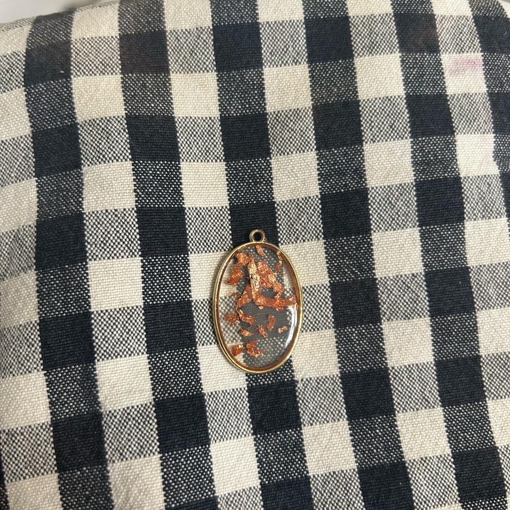 Elegant Gold and Orange Pendant Necklace